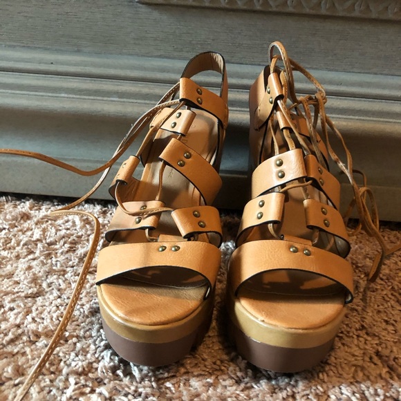 💕3/$15 Platform sandal - Picture 2 of 4